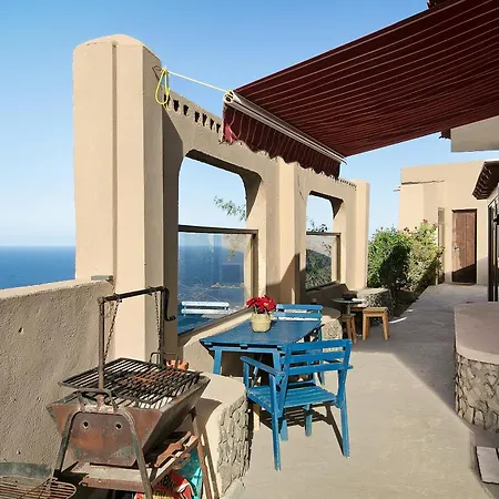 Magical Sea Views Pool House בית נופש